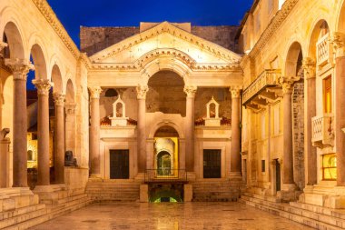 Split. Kral Diocletianus'un geceleri antika konutu.