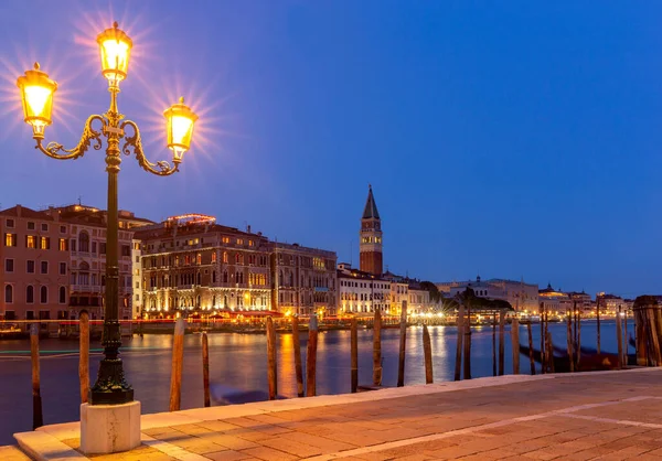 Veneza. Grande Canal ao pôr-do-sol. — Fotografia de Stock