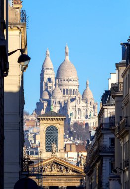 Paris mi? Sacre Coeur Katedrali Sabahın erken saatlerinde.