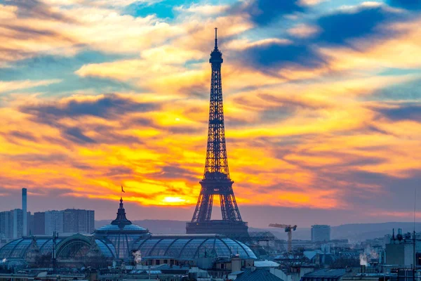 В Париж. Вид на город с воздуха на закате . — стоковое фото