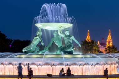 Malta. Gün batımında Triton Çeşmesi.