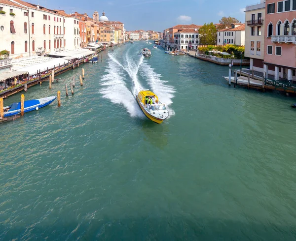 Venedig. Grand Canal an einem sonnigen Tag. — Stockfoto