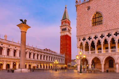 Venedik. Şafakta St. Marks Meydanı.