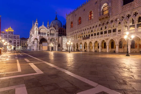 Veneza. Praça St. Marks ao amanhecer . — Fotografia de Stock