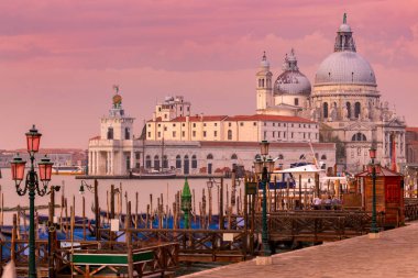 Venedik. Santa Maria della Kilisesi Gün doğumunda selamlayın.