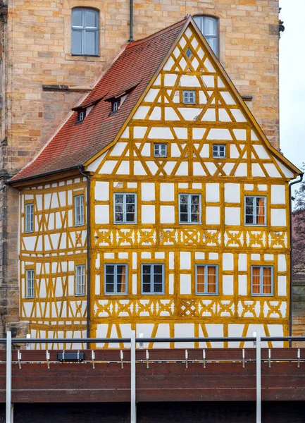 Bouw Van Het Oude Middeleeuwse Stadhuis Brug Rivier Bij Dageraad — Stockfoto