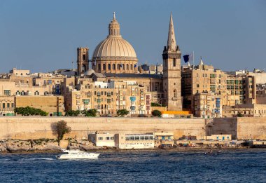 Valletta. Güneşli bir günde St Paul Katedrali Binası.