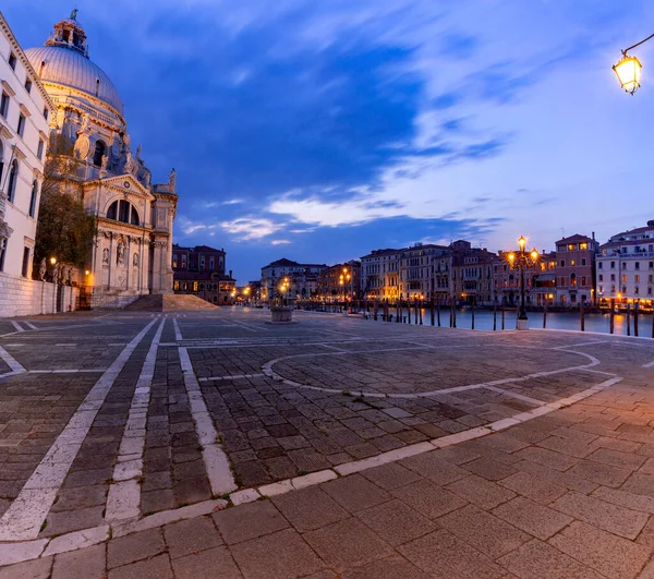 Veneza. Igreja de Santa Maria della Saudação ao pôr do sol . — Fotografia de Stock