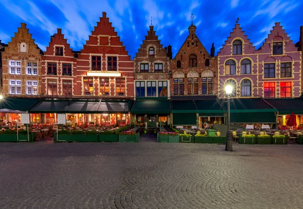 市集广场上的五颜六色的老房子的门面 布鲁日比利时 — 图库照片