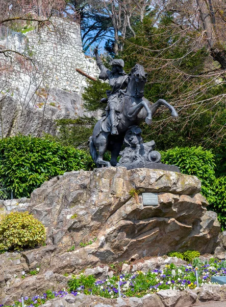 Гренобль. Памятник женщине-кавалеристке . — стоковое фото