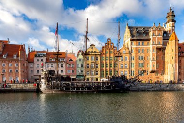 Gdansk. Güneşli bir günde şehir seti.
