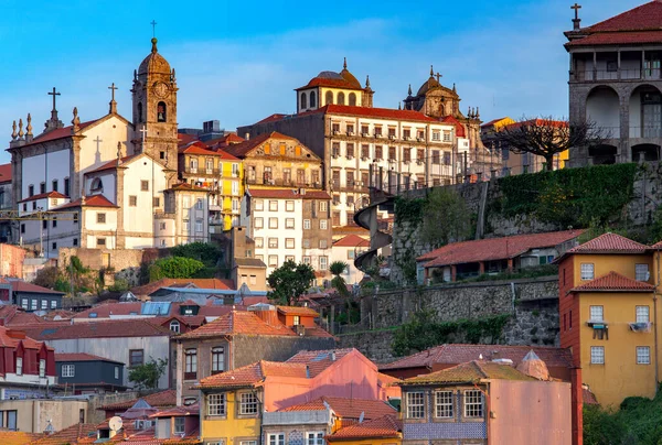 Uitzicht Oude Middeleeuwse Kleurrijke Huizen Langs Douro Rivier Dijk Porto — Stockfoto