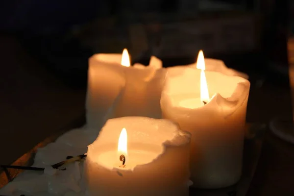 Ateşi, gökyüzünü ve suyu sonsuza dek izleyebilirsin.