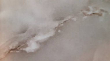 Müzenin tozlu mermer yüzeyi