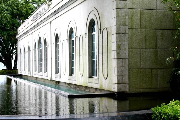 Şehirdeki eski bina.