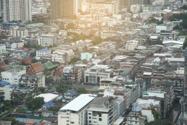 Bangkok, Tayland - 14 Ağustos 2017 Bangkok 'un ortasındaki kalabalık bina.