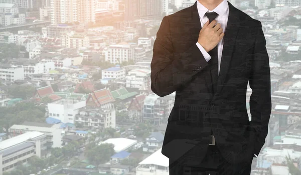 Biznesmeni Handheld Krawaty Pokazać Zaufanie Dużego Miasta — Zdjęcie stockowe