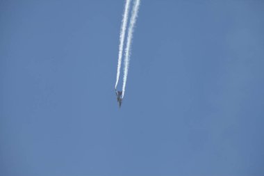 Bangkok - Jan 09: F16 uçağı Tayland Kraliyet Hava Kuvvetleri Çocuk Günü etkinliğinde sergilendi.