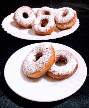 Güzel şekerli ve ev yapımı çörekler.