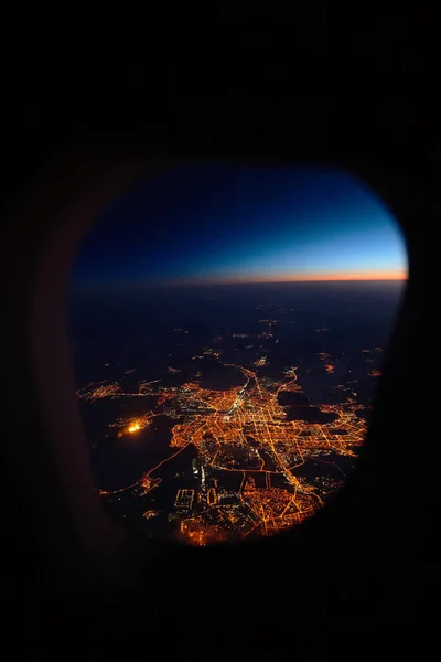 Noční pohled na Novosibirsku z letadla, Rusko — Stock fotografie