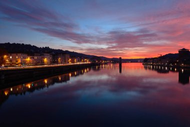Fransa, Vienne 'de inanılmaz kırmızı gün batımı