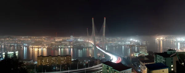 Panorama of night Vladivostok. View of the Golden Horn Bay and the Golden bridge — Stock Photo, Image