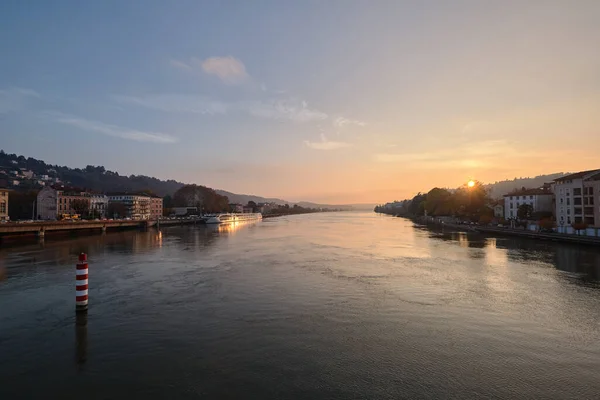 Naplemente Vienne, Rhone folyó Franciaország — Stock Fotó