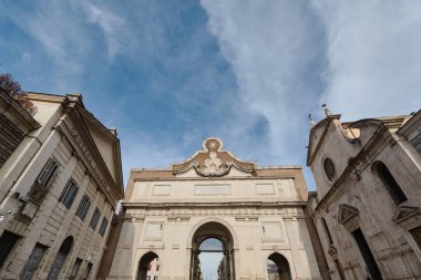 Roma 'daki Porta Del Popolo. İtalya