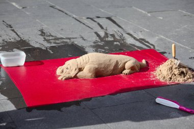 Roma 'da kum köpeği heykeli