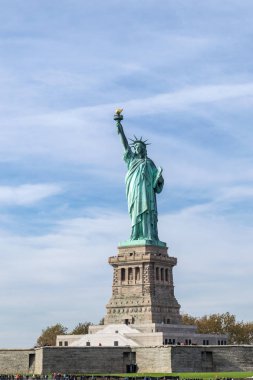 ABD'nin en ünlü simgelerinden birini Anıtı (28 Ekim 1886 adanmış) olduğunu