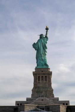 ABD'nin en ünlü simgelerinden birini Anıtı (28 Ekim 1886 adanmış) olduğunu