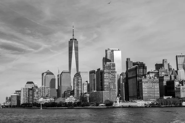 Downtown Nyc Από Ένα Πλοίο Στο Νησί Της Ελευθερίας — Φωτογραφία Αρχείου