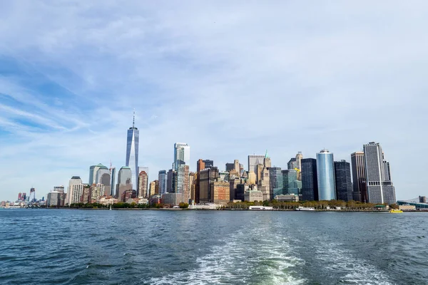 Downtown Nyc Από Ένα Πλοίο Στο Νησί Της Ελευθερίας — Φωτογραφία Αρχείου