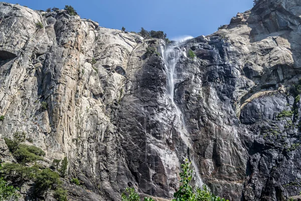 Cascada Bridalveil Uno Los Más Famosos Parque Nacional Yosemite Fluye — Foto de Stock