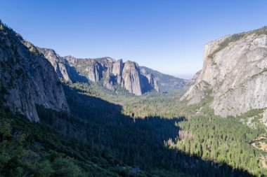 El Capitan ve katedral kayalardan 4 mil iz
