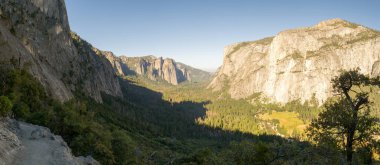 El Capitan ve katedral kayalardan 4 mil iz