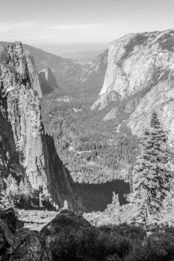 El Capitan ve Sentinel kayalardan 4 mil iz, Yosemite Milli Parkı