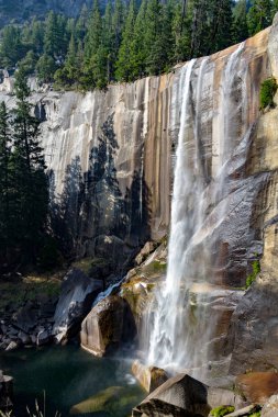 Yosemite Milli Parkı, birçok etkileyici şelaleler için ünlüdür