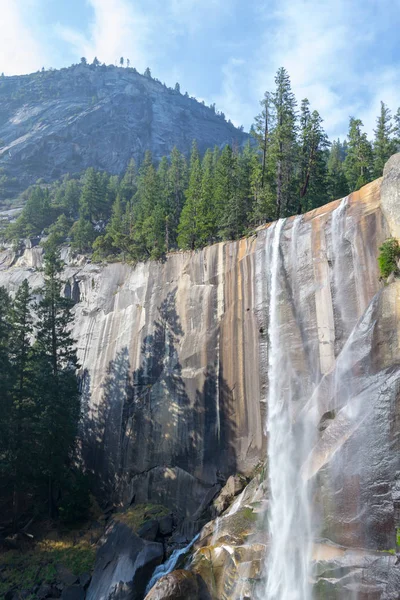 Национальный Парк Йосемити Славится Своими Впечатляющими Водопадами — стоковое фото