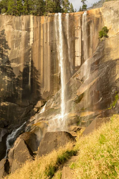 Parc National Yosemite Est Célèbre Pour Ses Nombreuses Cascades Impressionnantes — Photo