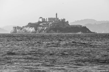 San Francisco, Kaliforniya Eyaleti ABD'de Batı kıyısında yer almaktadır