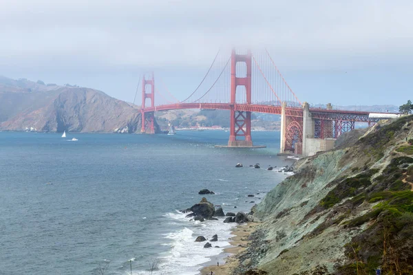 San Francisco, Kaliforniya Eyaleti ABD'de Batı kıyısında yer almaktadır