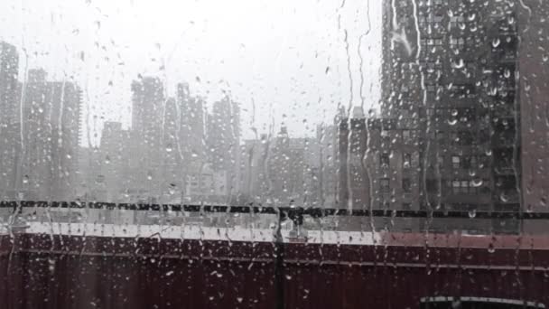 Regn Från Ett Fönster Manhattan — Stockvideo