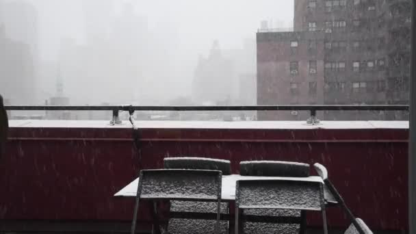 Χιόνι Από Ένα Διαμέρισμα Στο Μανχάταν — Αρχείο Βίντεο