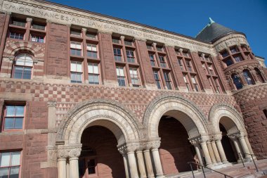 Harvard Üniversitesi 1636 finanse ve sonra onun ilk hayırsever John Harvard adlı