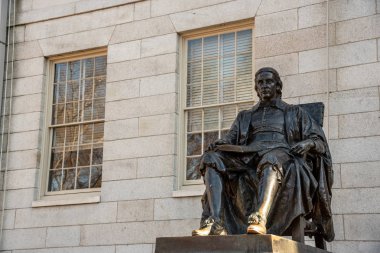 Harvard Üniversitesi 1636 finanse ve sonra onun ilk hayırsever John Harvard adlı