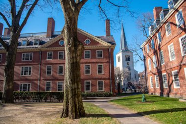 Harvard Üniversitesi 1636 finanse ve sonra onun ilk hayırsever John Harvard adlı