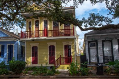 New Orleans olduğunu (diğer şeyler arasında) mimarisi için birden fazla etkileri bu resimde örneği ile