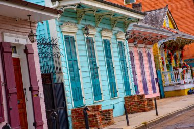 New Orleans olduğunu (diğer şeyler arasında) mimarisi için birden fazla etkileri bu resimde örneği ile
