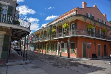 New Orleans olduğunu (diğer şeyler arasında) mimarisi için birden fazla etkileri bu resimde örneği ile